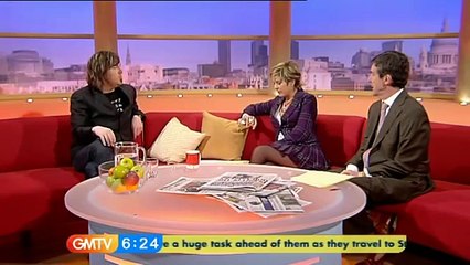 Penny Smith  Pantyhose and the shortest skirt ever (ALMOST UPSKIRT UNLUCKY)