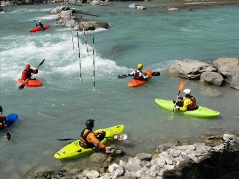 DURANCE CANOE KAYAK. L’ARGENTIERE LA BESSEE (HAUTES ALPES, FRANCIA)