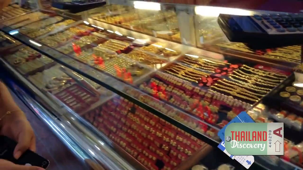 GOLD in CHINATOWN BANGKOK THAILAND - Yaowarat เยาวราชและพาหุรัด  is Famous for Many Gold Shops