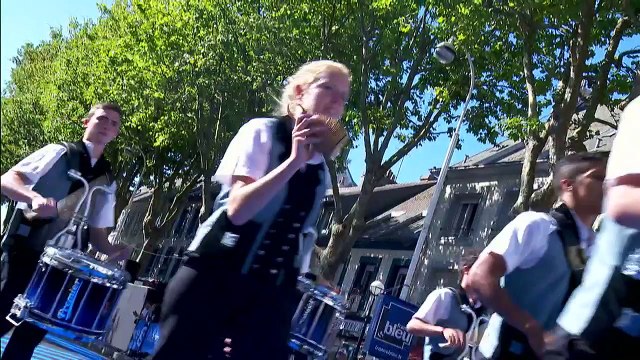 Grande Parade des Nations Celtes en langue bretonne - en direct du Festival Interceltique de Lorient le dimanche 9 août (REPLAY) (2015-08-09 10:03:49 - 2015-08-09 13:11:06)