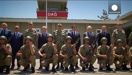 Турецький прем'єр підбадьорив солдатів на кордоні з Сирією