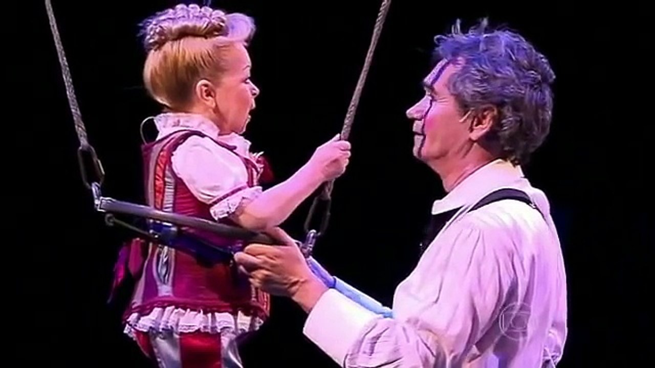 Cirque du Soleil Corteo Valentyna's Helium Dance "Altas Horas" Brasil