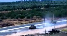 Rebeldes sírios da FSA destroem tanque do exército de Assad em emboscada