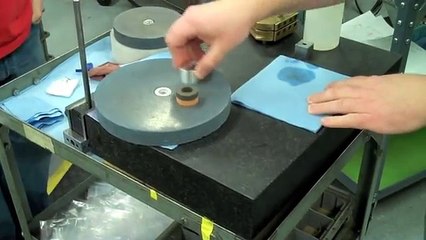 Diamond turning with air bearing on CNC lathe.m4v