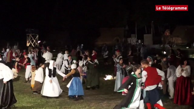 Saint Gelven (22). 10.000 personnes au son et lumière de l'abbaye de Bon Repos