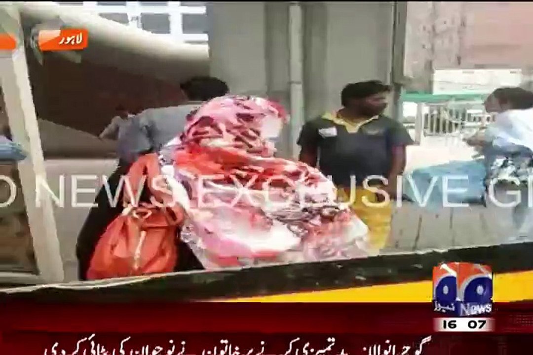 Woman Badly Beating A Boy For Teasing Her On Bus Stand