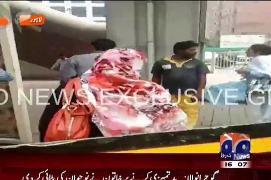 Woman Badly Beating A Boy For Teasing Her On Bus Stand