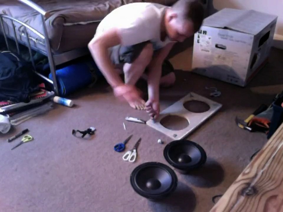 DIY Cardboard Box Subwoofer