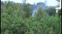 Napoli - In fiamme la collina di Agnano, paura per bombole di gas (08.08.15)