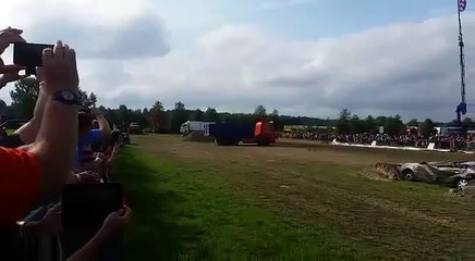 Accident d'un Monstertruck en Finlande .
