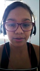 Yasmin cantando música especial..