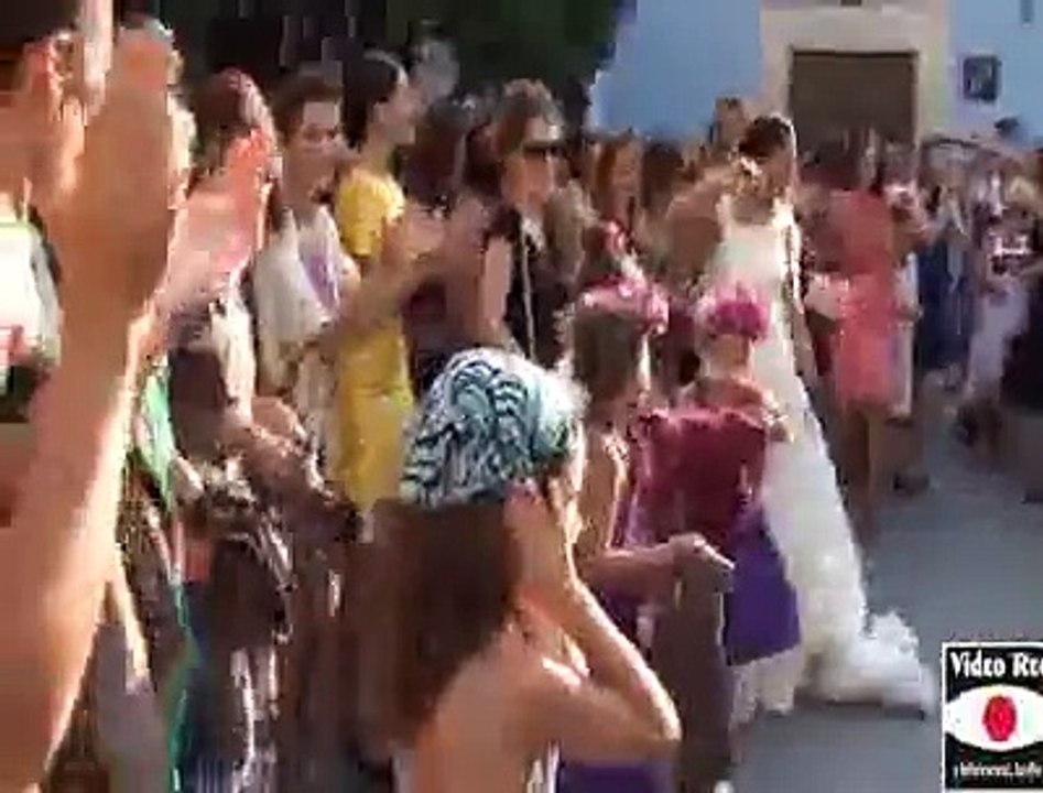 Madrid'de çılgın gelinden dans şov