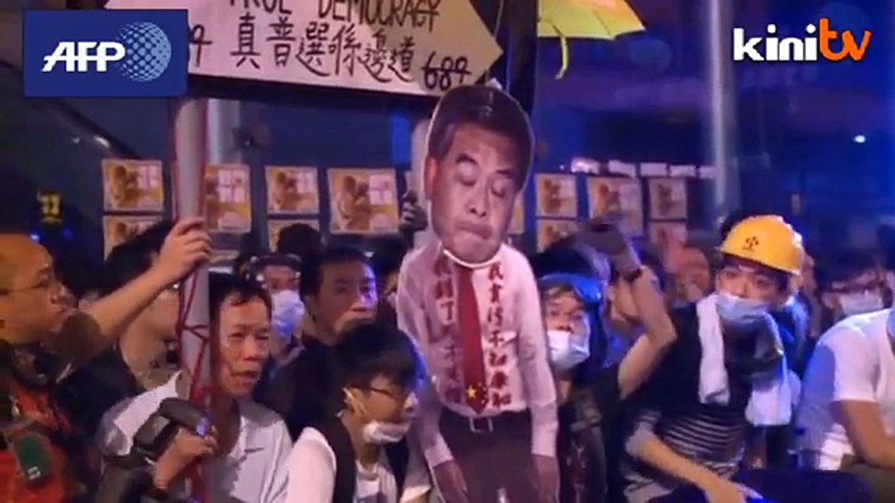 HK police leave protesters injured in baton charges