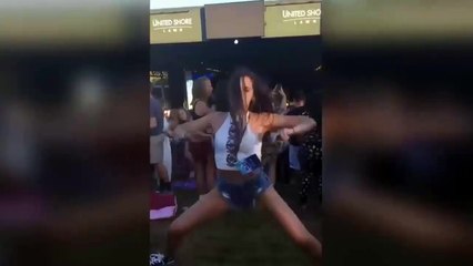Girl performed a dance - Fail