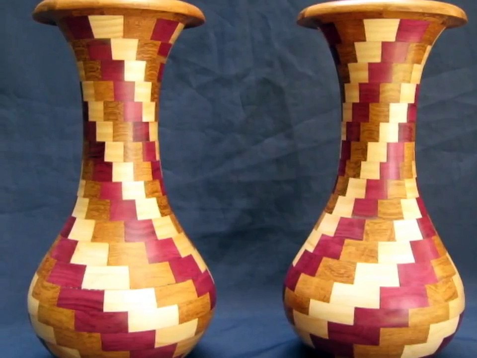 Arte en torno-Florero artistico en madera "Tornado"