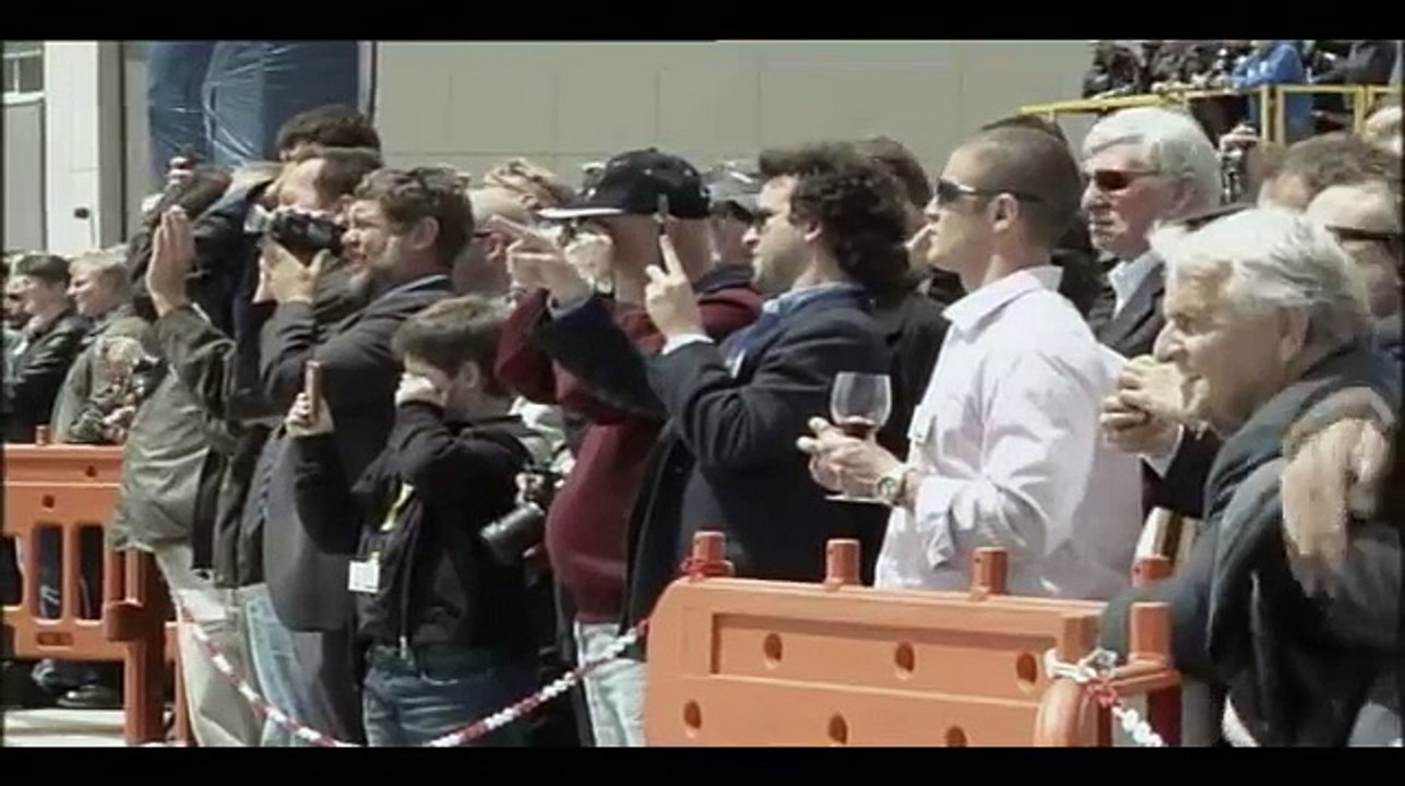 Une grue qui soulève une grue qui soulève une grue qui soulève une grue et qui soulève une grue !