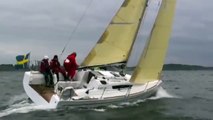 Nya Elan 310 och Bavaria 32 seglar på Kanholmsfjärden