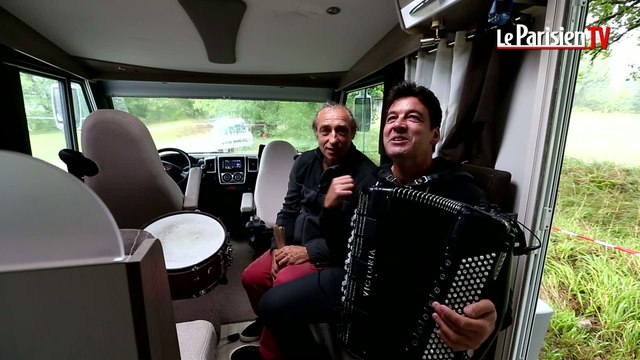 Le duo Didier Dulieux et Eric Boccalini les pieds au plancher dans notre camping-car