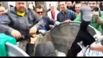 RAW: Angry Mob Throws Ukrainian Politician Vitaly Zhuravsky In Garbage Bin | Politician In Dumpster