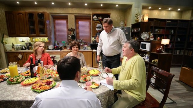 А ну-ка, гиляку внесите - Семья Президента за праздничным столом | Слуга народа