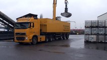 M. van Zanten & Zn. Transport & Overslag  kunstmest lossen met Sennebogen 835 D en Volvo FH 16