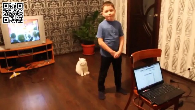 Кот не сдержался, хорошо что у них не собака!