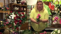 Floral Arrangements : How to Make a Rose Bouquet