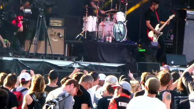 Billy Talent - Rusted From The Rain - Live Heavy Montreal 2015