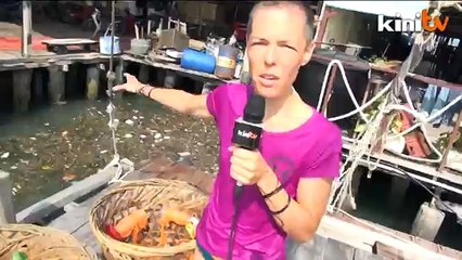 "You dump, I jump" - German artist protests sea pollution