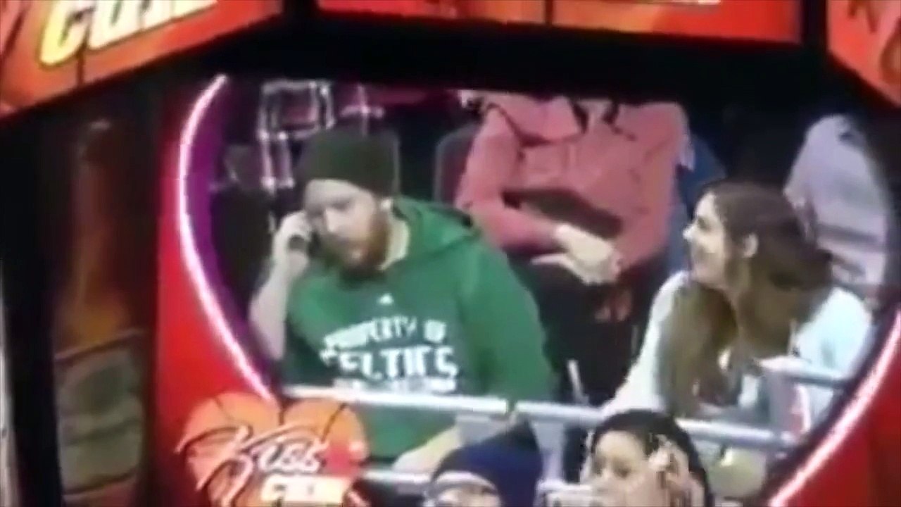 Kiss Cam cell phone fight!!