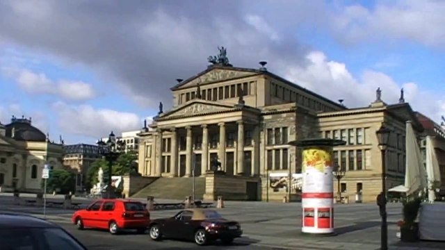 Berlin: Der Gendarmenmarkt, einer der schönsten Plätze der Welt, one of the most beautiful places