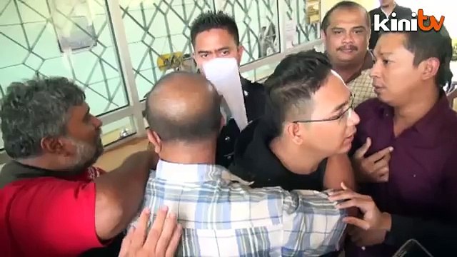 Kecoh di mahkamah: Aktivis ditangkap selepas dibebaskan