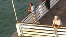 Un pêcheur vénère chope un drone avec sa ligne !