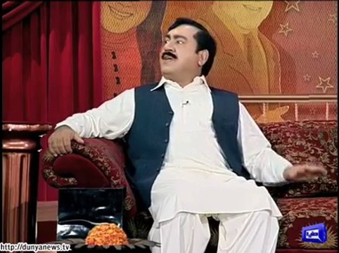 Azizi mimics Yousaf Raza Gillani and Gillani Saab is Bajrangi Bhai Jaan's Dance Moves- Watch The Clip