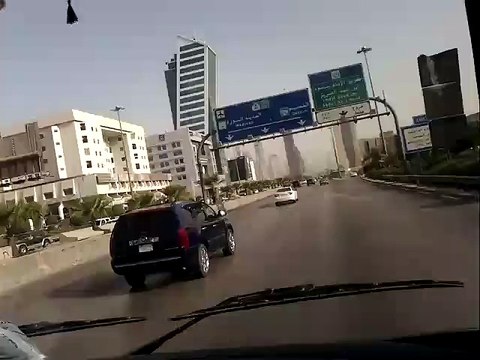 dubai road burj al khalifa