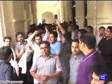 Dunya News: Senior, junior doctors brawl at Mayo Hospital Lahore