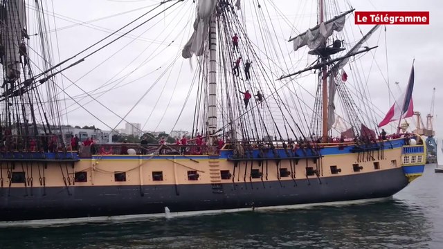 Brest. Arrivée de l'Hermione quai Malbert