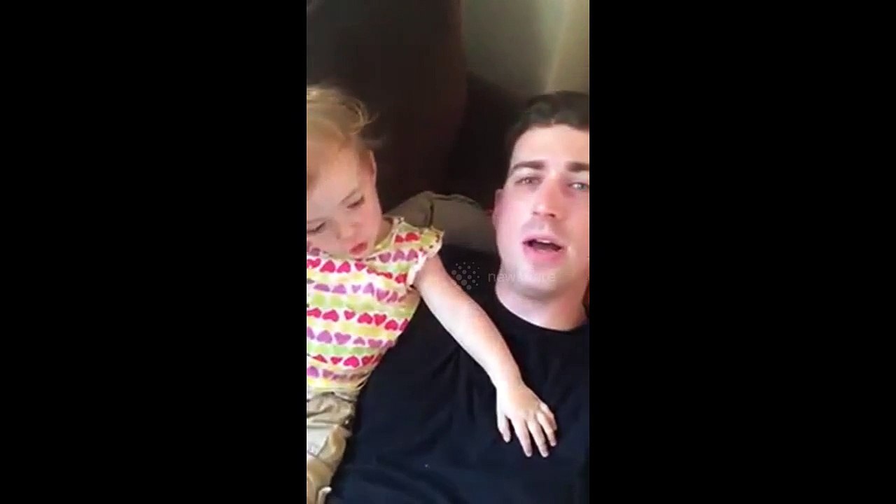 Georgia sings with Daddy!