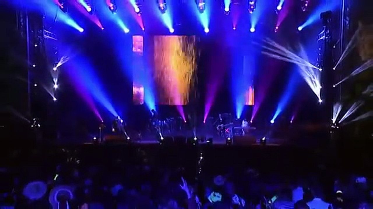 New Order - Bizarre Love Triangle (live at Bestival 2012)