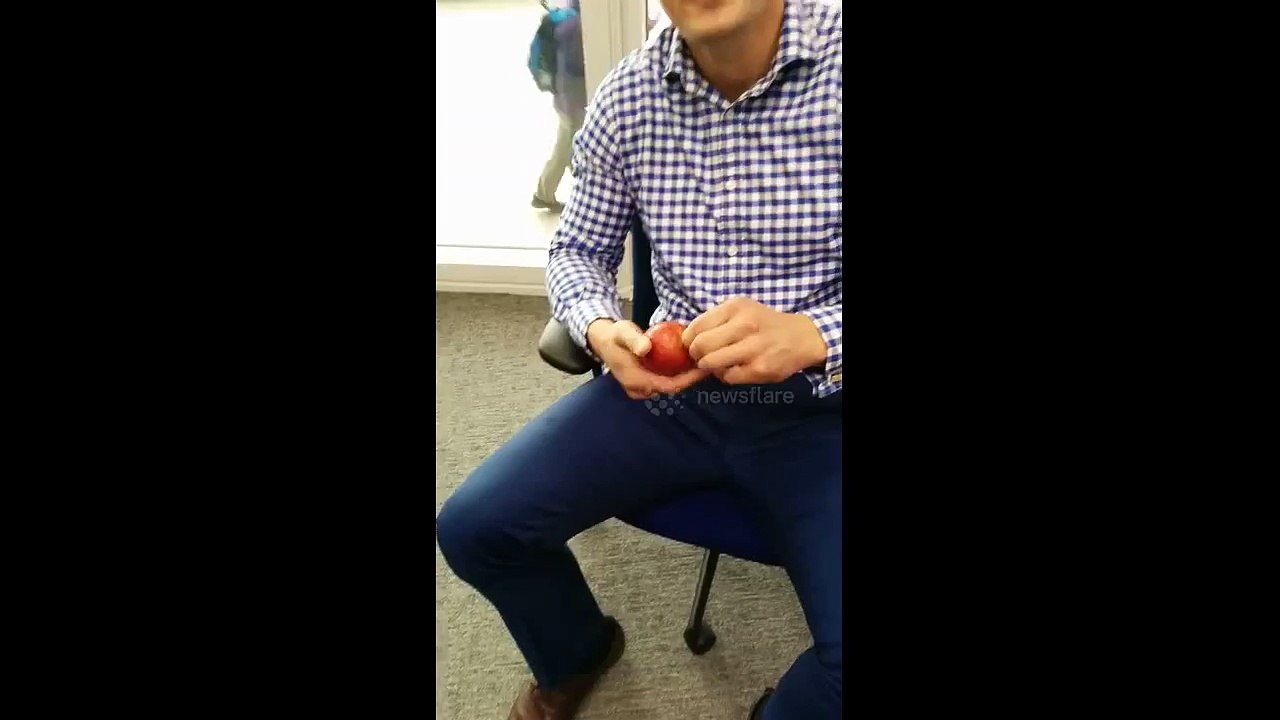 Man splits apple using quick method