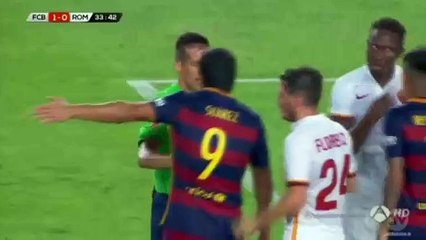 Messi rakibine kafa attı !