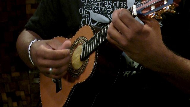 Técnicas Incríveis de Sweep e Arpejo para Iniciantes (aula de cavaquinho)