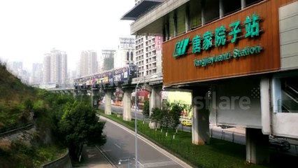 Huge escalators help Chinese commuters