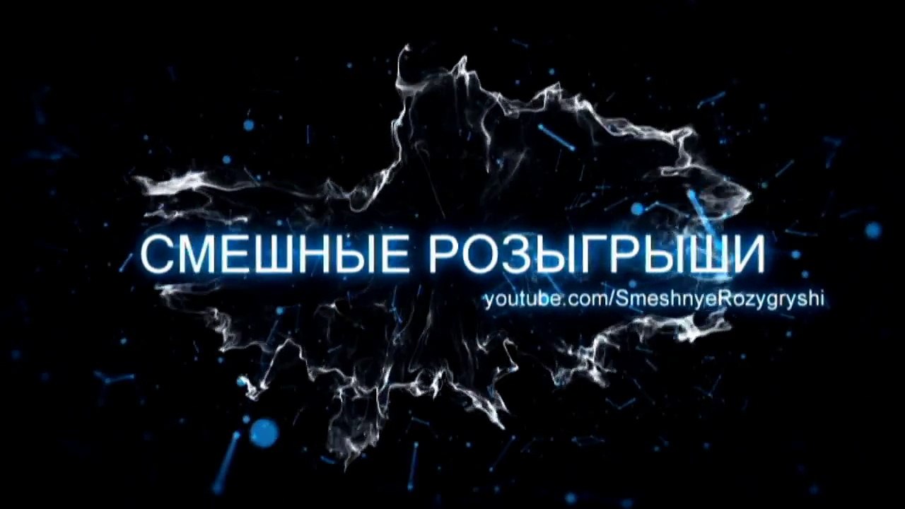 Пранк, страшный розыгрыш, маньяк-убийца пугает людей ночью на улице