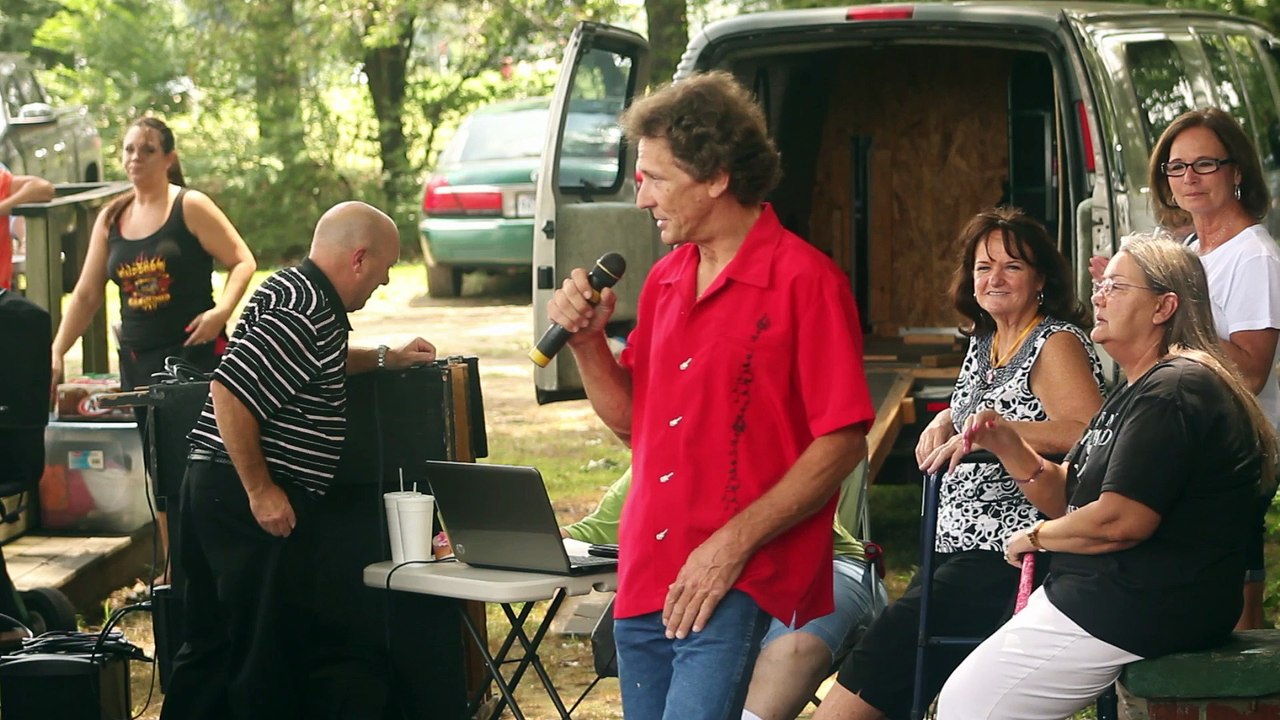 Bill Rinehart sings 'Early Morning Rain' Elvis Week 2015