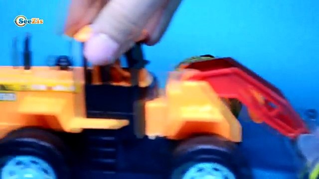 Unboxing Frozen toy eggs, Chupa Chups Maya The Bee - Tractor Pavlik! Пчелка Майя Киндер Сюрприз