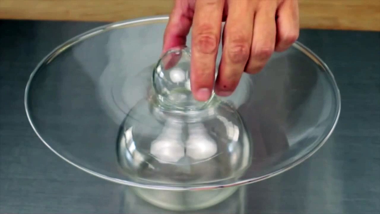 Innovative food presentation - The Ovni Plate and Dry Ice