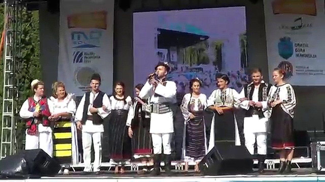 "Alexandru Bradatan & Angelica Flutur "  _Canta cucu-n Bucovina