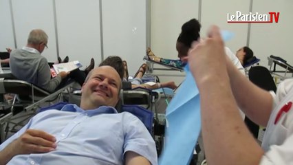 Don du sang : le chapiteau de l'EFS débarque à la Défense