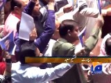 Ruckus In Sindh Assembly As MQM Protests Against Worker's Killing-Geo Reports-10 Aug 2015